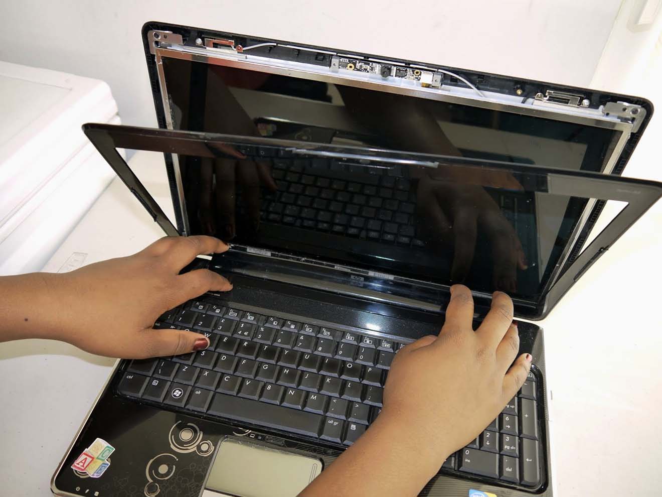 Замена экрана ноутбука HP в Самаре