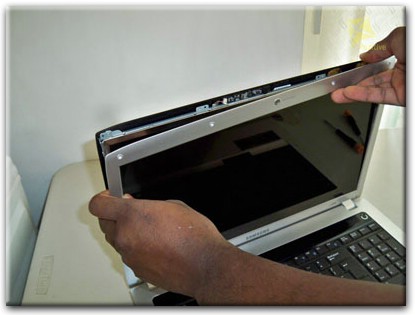 Замена экрана ноутбука Samsung в Самаре